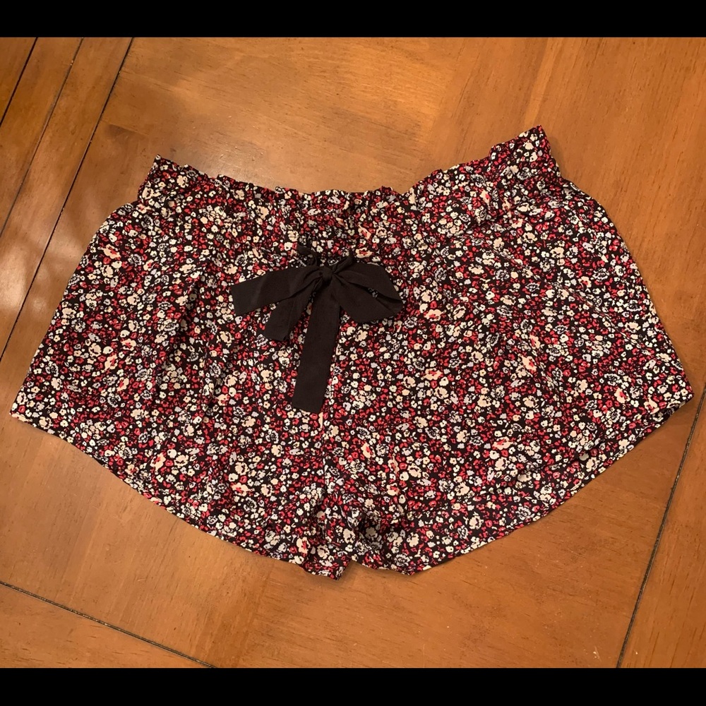Wilfred 100% silk shorts in a beautiful floral print